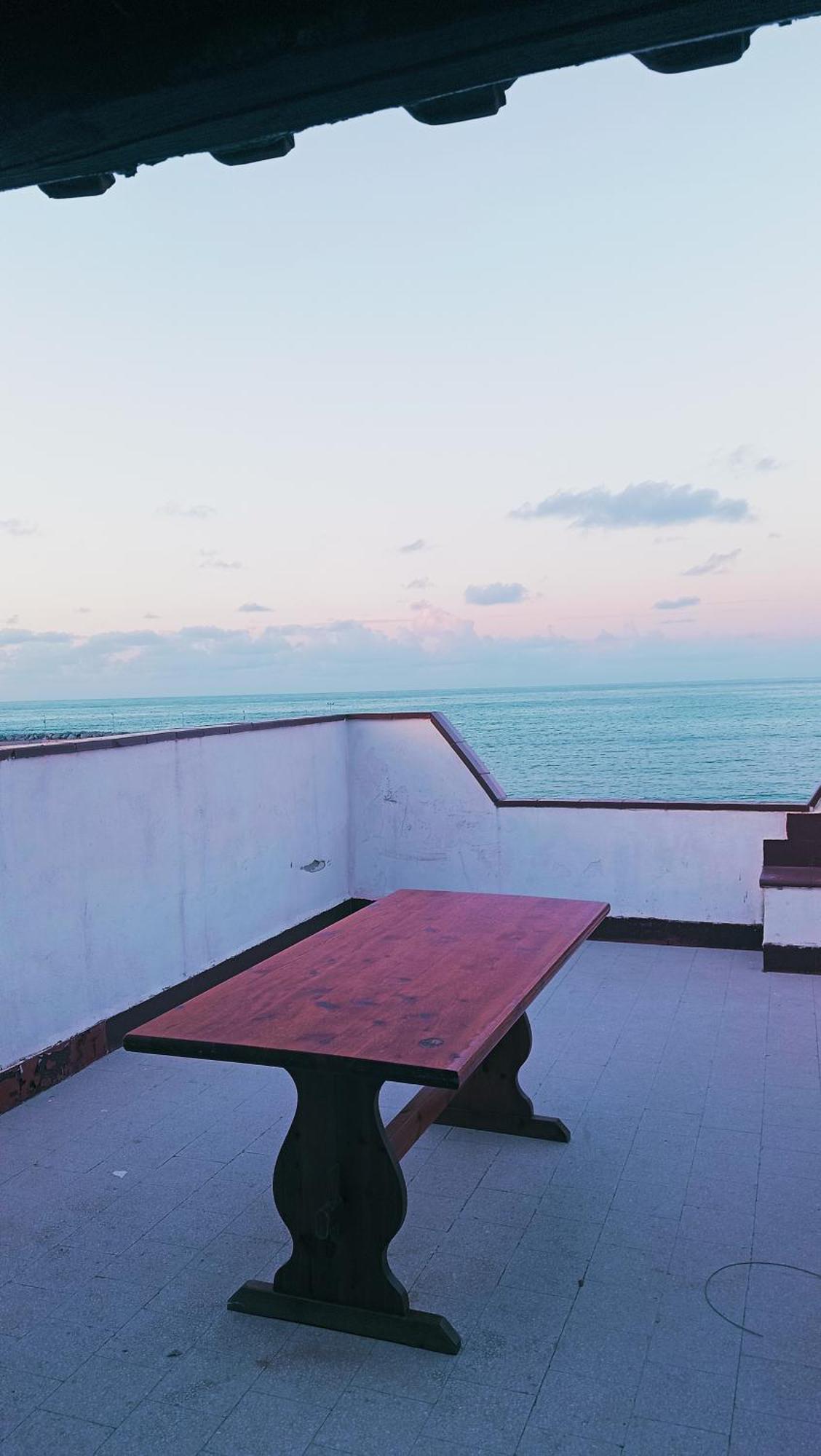 La Terrazza Sul Mare Monolocale Con Terrazza Vicino Aereoporto&Mare Sicilian Vintage Style Beach House Cinisi Bagian luar foto