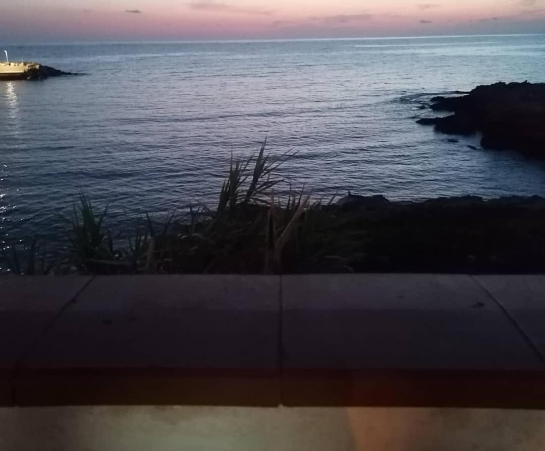 La Terrazza Sul Mare Monolocale Con Terrazza Vicino Aereoporto&Mare Sicilian Vintage Style Beach House Cinisi Bagian luar foto